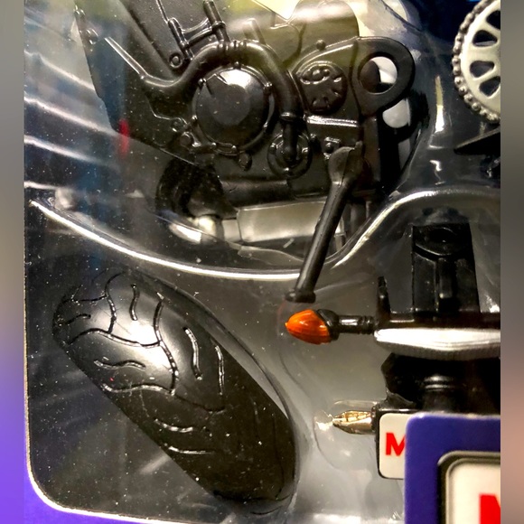 Maisto Motorcycle Building Kit - Kawasaki Ninja ZX-6R Assembly Line - Picture 6 of 8